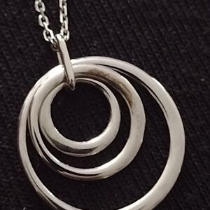 Elegant Silver Swirl Pendant Necklace